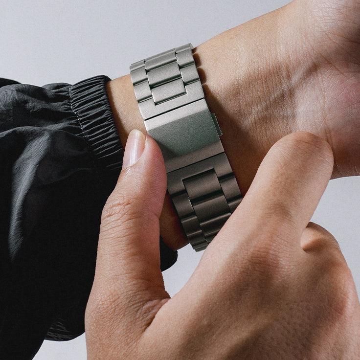 Luxury Edition - Magnetic Band: Titanio Grado 4 y DLC para Apple Watch