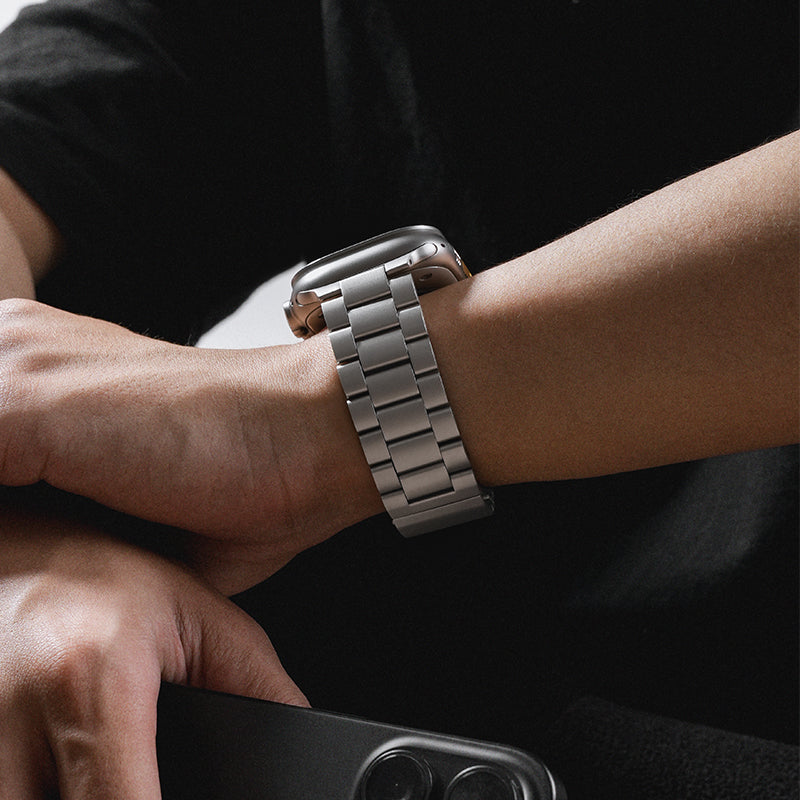 Luxury Edition - Magnetic Band: Titanio Grado 4 y DLC para Apple Watch