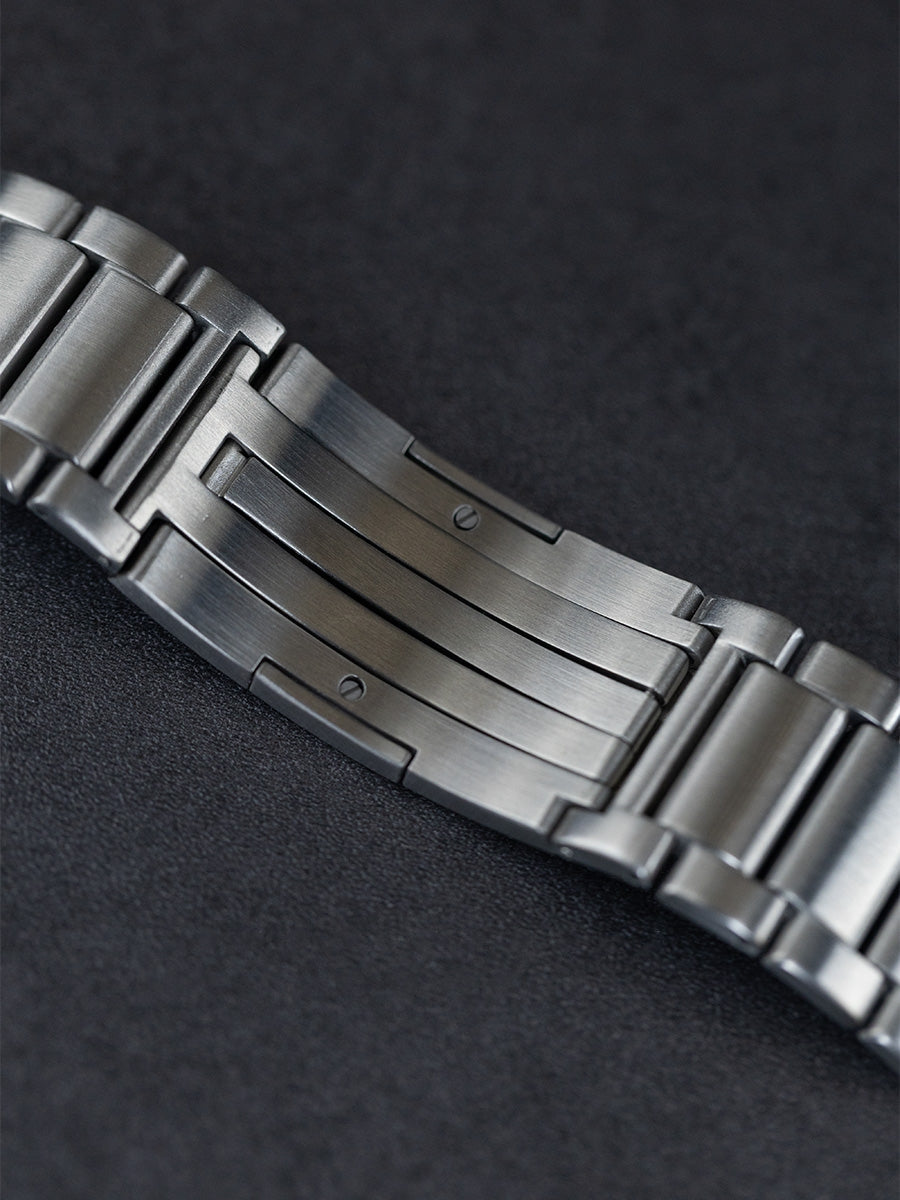 Old Money Luxurious Metal Band: Eleva Tu Apple Watch con Elegancia Atemporal