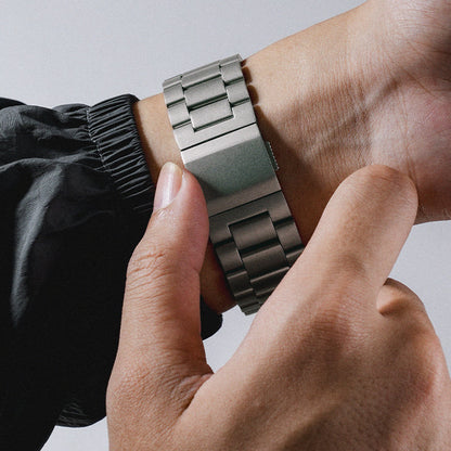 Luxury Edition - Magnetic Band: Titanio Grado 4 y DLC para Apple Watch