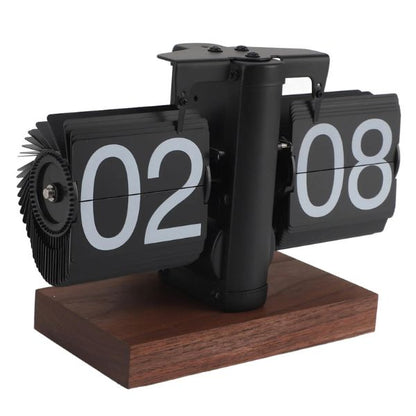 Reloj Flip de Nogal Retro Premium: La Elegancia Atemporal para Tu Escritorio