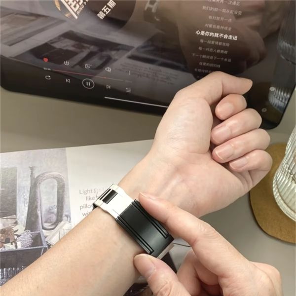 T-Type Band para Apple Watch: Innovación y Lujo en Acero Inoxidable y Silicona