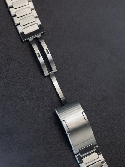Old Money Luxurious Metal Band: Eleva Tu Apple Watch con Elegancia Atemporal